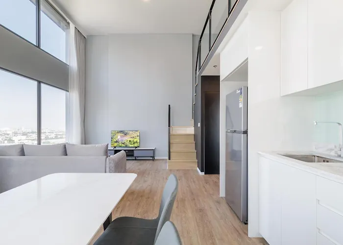 Apartment Loft 二房可住4人 近jodd夜市 游泳池